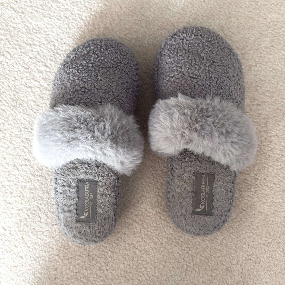 UGG SLIPPERS